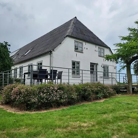 Experience True Idyll In Beautiful Als Daire